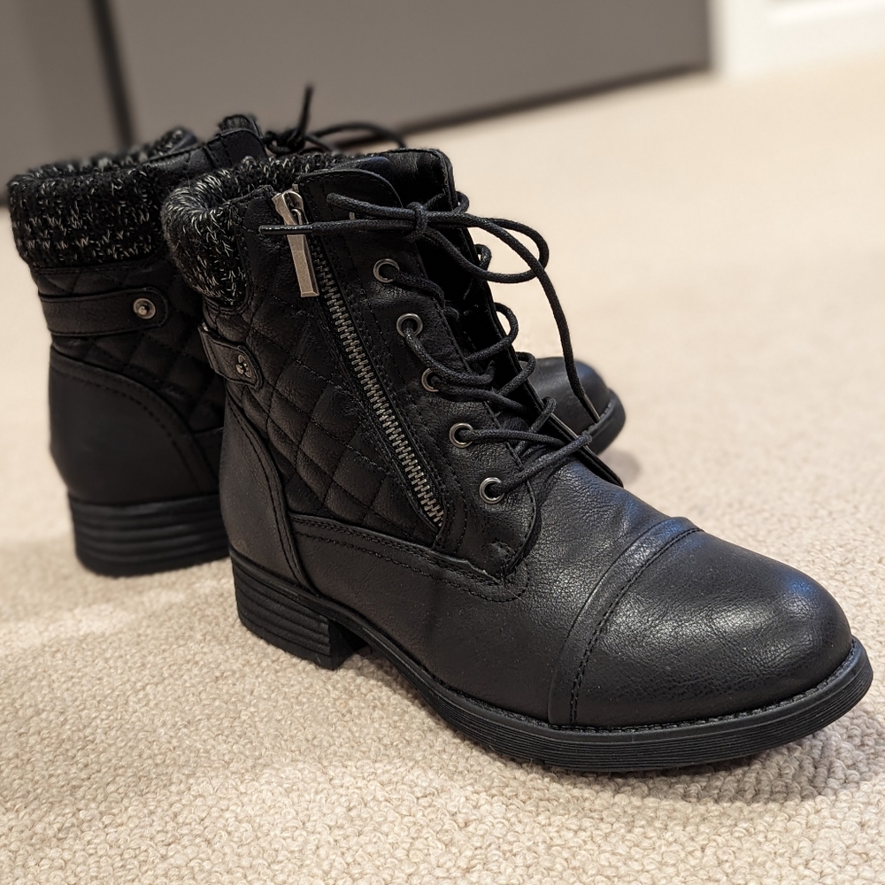 STQ Women’s Black Lace Up Boots size 9 with Side Zipper